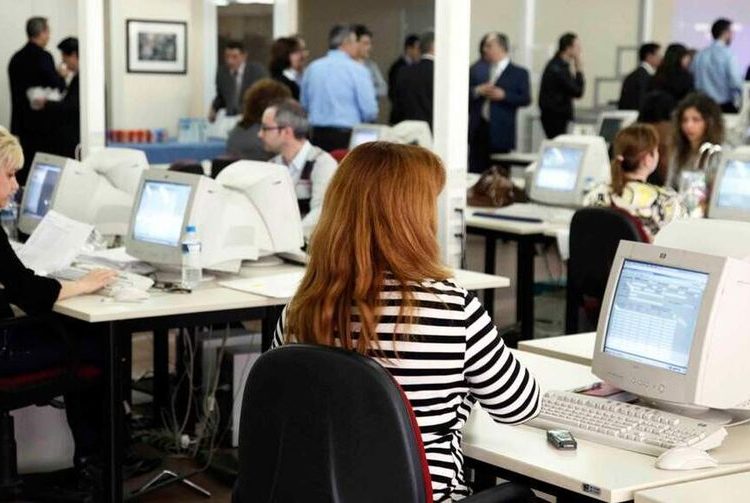 Μειώσεις μισθών και στο Δημόσιο εάν ξεφύγει η κατάσταση με τον κορονοϊό