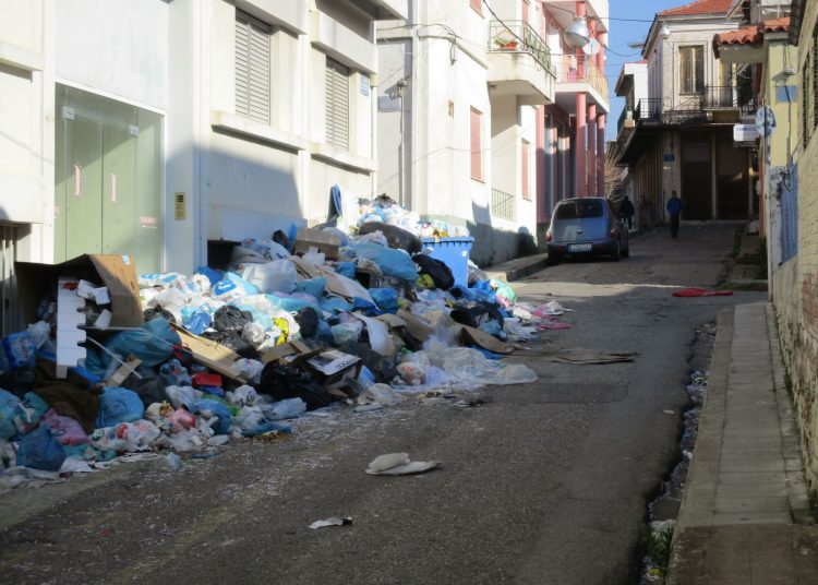 Ο Δήμος Πύργου εάλω:  “Οροσειρές” τα σκουπίδια. Ανίκανη η Δημοτική Αρχή να λύσει το πρόβλημα και δεν παραιτείται…