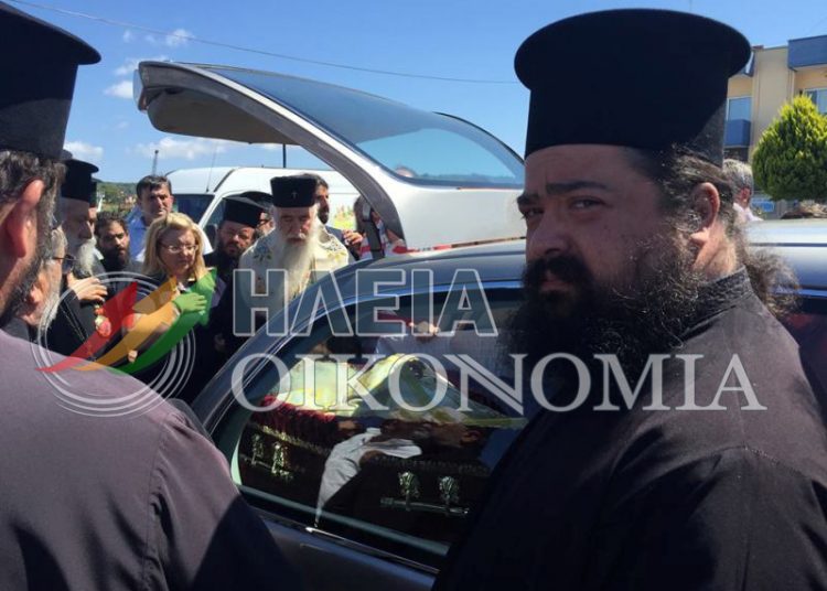 H σορός του μακαριστού Μητροπολίτου Κεφαλληνίας Γερασίμου, πέρασε από το λιμάνι της Κυλλήνης