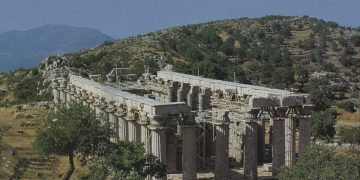 Υλοποίηση της ιδέας του Κώστα Τζαβάρα για την ίδρυση Συλλόγου Φίλων Επικουρείου Απόλλωνα