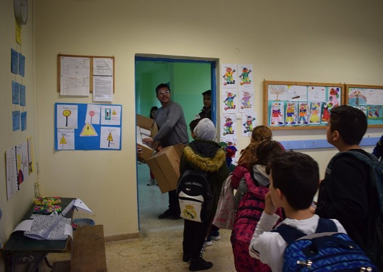 Σοκολάτες μοίρασε ο Δήμαρχος Ανδραβίδας- Κυλλήνης στα Δημοτικά Σχολεία του Δήμου