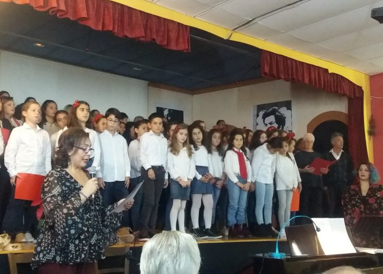 Με επιτυχία η εκδήλωση για τον Μάνο Χατζιδάκι και τον Μάνο Λοίζο από την χορωδία του Πολιτιστικού Συλλόγου Ζαχάρως