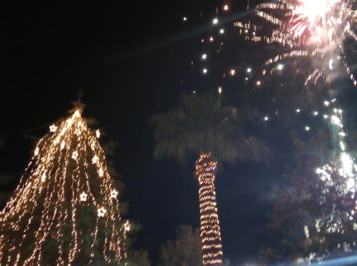 ΔΗΜΟΣ ΠΗΝΕΙΟΥ: Φωταγωγήθηκε το Χριστουγεννιάτικο δένδρο παρουσία πολύ κόσμου και με πολύ κέφι (φωτο)