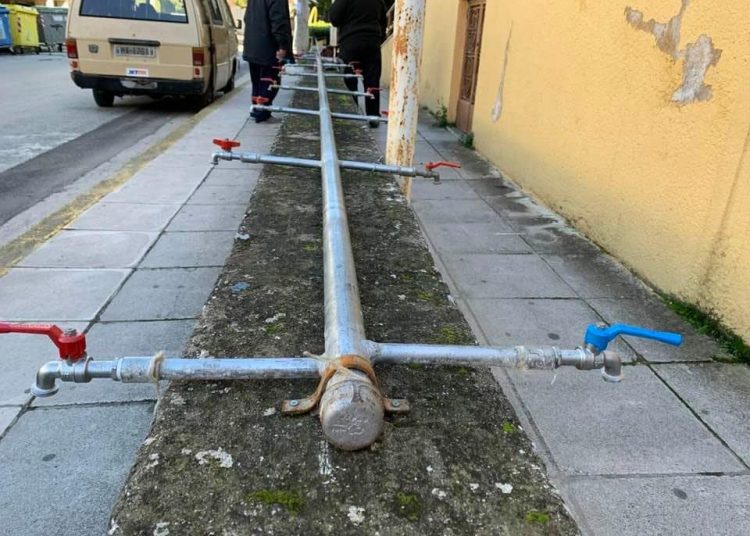 Διανομή Αγιασμού σε Ελληνική Εκκλησία. Τύφλα να έχει ο αγωγός East Med…