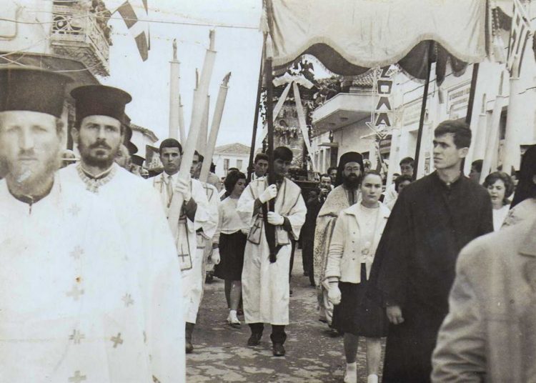 ΠΥΡΓΟΣ: Ήταν όμορφη η πόλη μας… Από την περιφορά της εικόνας του Πολιούχου Αγίου Χαραλάμπους στην πόλη του Πύργου 60 χρόνια πιο παλιά.