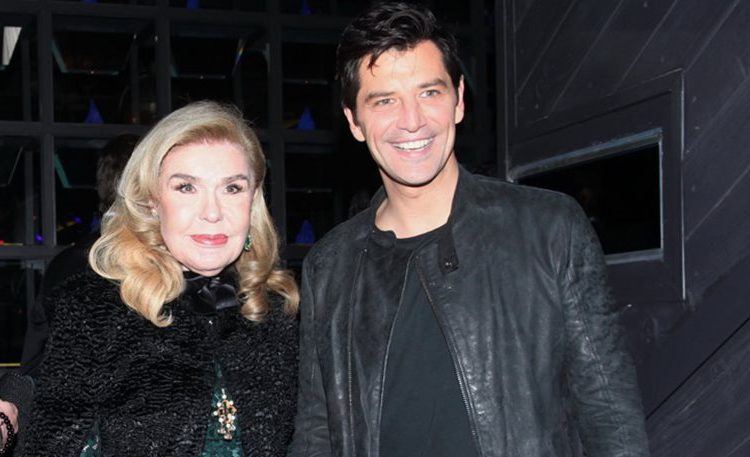 «Χαμός» στα γενέθλια του Σάκη Ρουβά- Το «καυτό» φιλί της Κάτιας Ζυγούλη