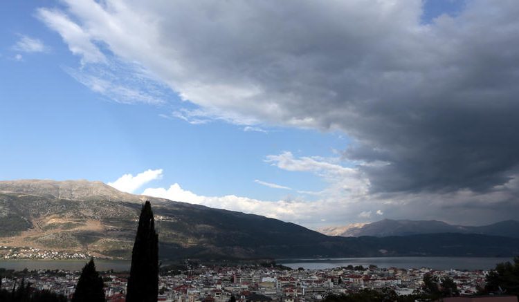 Μουντός ο καιρός και σήμερα -Συννεφιά και βροχές