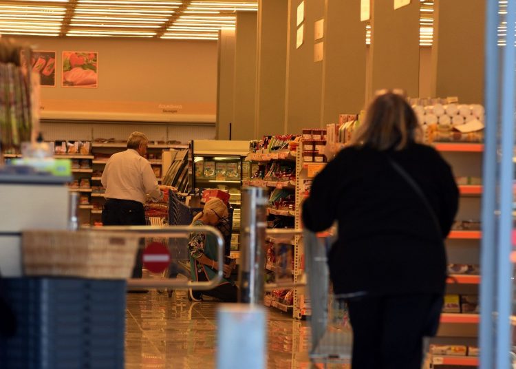 Κορονοϊός: Εξετάζεται η μονοδρόμηση στους διαδρόμους των σούπερ μάρκετ