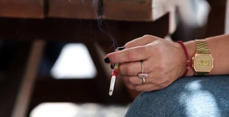 Αντικαπνιστικός νόμος: Πήγε να πληρώσει πρόστιμο και η εφορία δεν… γνώριζε τη διαδικασία