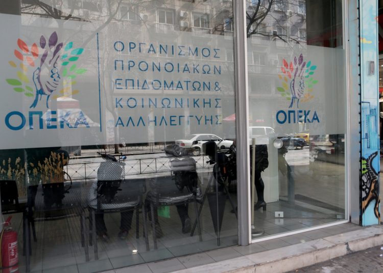 Γεμίζει τα ATM την επόμενη βδομάδα ο ΟΠΕΚΑ – Ποια επιδόματα πληρώνει