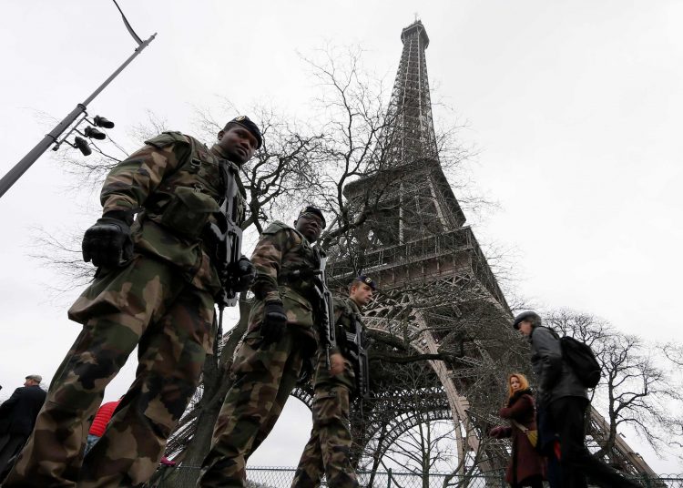 Ο στρατός στους δρόμους της Γαλλίας υπό τον φόβο νέων επιθέσεων