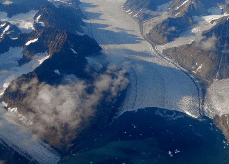 Κλιματική κρίση – Γροιλανδία: Χάνει πάγους επτά φορές πιο γρήγορα από ό,τι το ’90 (vid)