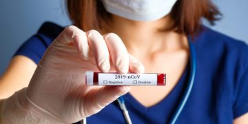 Κοροναϊός: Ραγδαία εξάπλωση – 1.700 νέα κρούσματα σε μία ημέρα!