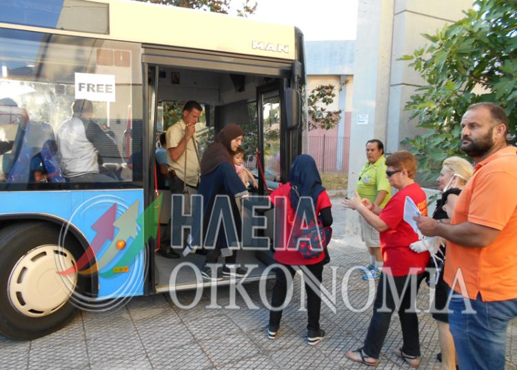 Μεταφορά Σύριων λαθρομεταναστών στο κλειστό γυμναστήριο Πύργου (φωτο-βίντεο)