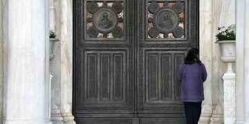 Πέτσας: Ίσως κάνουμε Πάσχα μακριά από τις εκκλησίες λόγω κορονοϊού