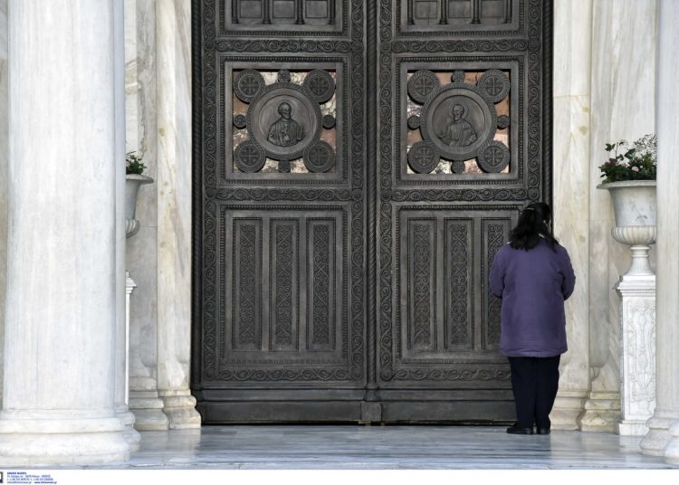 Πέτσας: Ίσως κάνουμε Πάσχα μακριά από τις εκκλησίες λόγω κορονοϊού