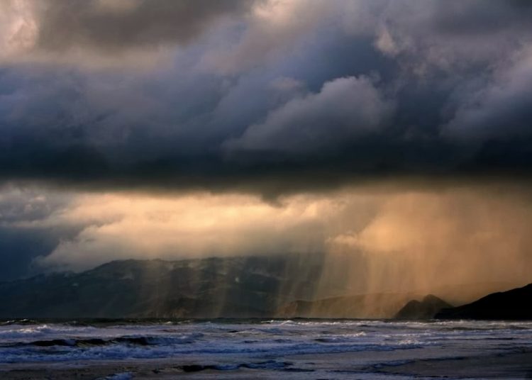 Χαλάει ο καιρός -Βροχές και καταιγίδες σε όλη τη χώρα