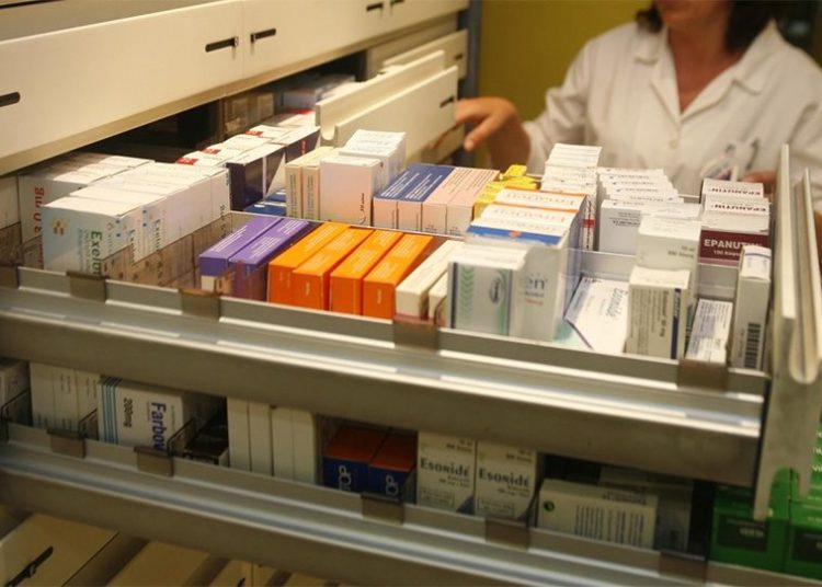 Συνταγογράφηση φαρμάκων: Τέλος οι γιατροί – Θα γίνονται με SMS