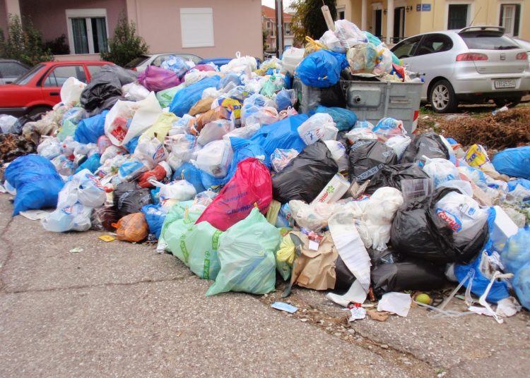 Μήνυση του Υπ. Εσωτερικών κατά δημάρχων Αιτ/νίας γιατί δεν παίρνουν τα σκουπίδια Πύργου – Ολυμπίας!