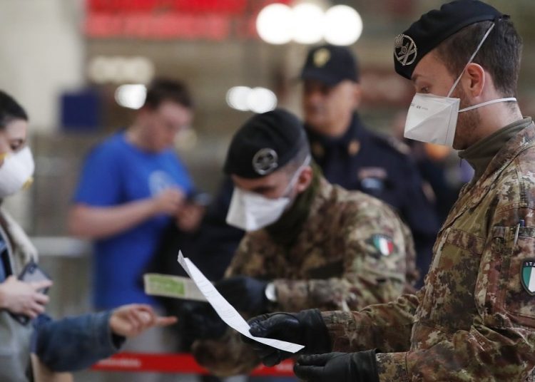 Ιταλία: Πόλεις-φαντάσματα και πρόστιμα για όσους αρνούνται τον περιορισμό