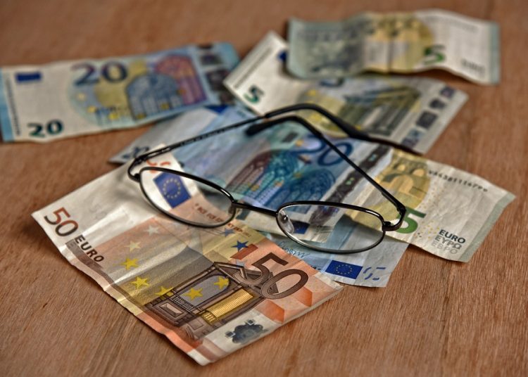 Συντάξεις: Ζητούν πίσω 19 εκατ. από 6.500 στρατιωτικούς και 8 εκατ. από συνταξιούχους του ΕΦΚΑ