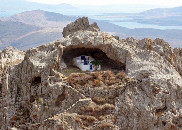 Η πιο περίεργη εκκλησία του κόσμου βρίσκεται στην Ελλάδα