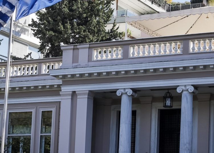 Κοροναϊός: Πότε ανακοινώνονται τα έκτακτα μέτρα – Συσκέψεις στο Μαξίμου