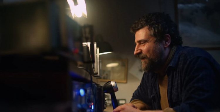 Ποιος είναι ο ναυτικός στη διαφήμιση των Jumbo που κάνει όλους να δακρύσουν μέσα σε 1,5 λεπτό