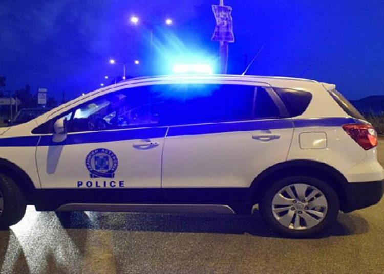 NEA MANΩΛΑΔΑ: Συμπλοκή αλλοδαπών στην κεντρική πλατεία μεταξύ  ομάδων 35-40 ατόμων – Τραυματίες