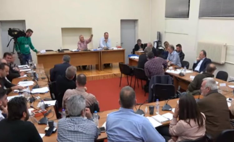 ΓΟΡΤΥΝΙΑ: Απίστευτες εκφράσεις σε δημοτικό συμβούλιο: «Τι λέει αυτό το α@@@@@;» (βίντεο)