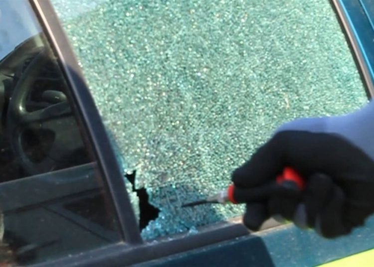 ΠΥΡΓΟΣ Προσοχή: Μην παρκάρετε τα αυτοκίνητά σας στο Στάδιο Πύργου. Σπάζουν τα τζάμια και κλέβουν…