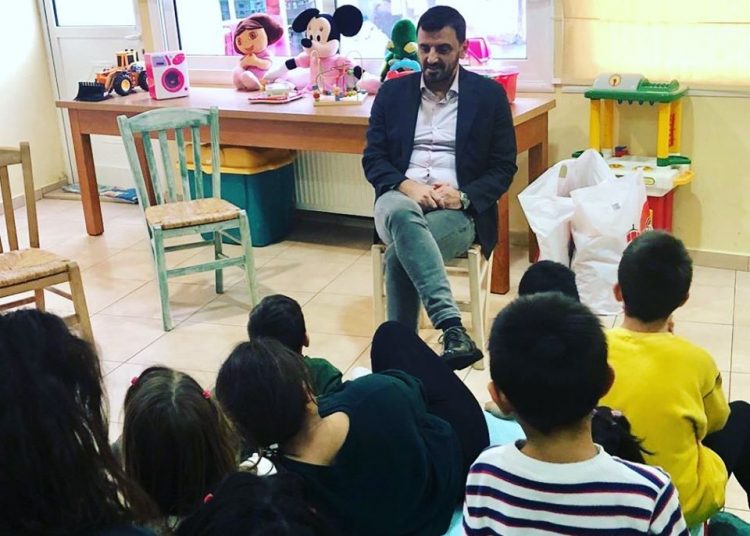 Ο Ανδρέας Νικολακόπουλος στο “Χαμόγελο του παιδιού” στην Κυλλήνη