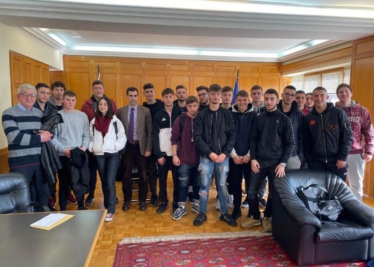 Συνάντηση Αντιπεριφερειάεχη κ.Γιαννόπουλου με μαθητές Λυκείων για τον δρόμο Πατρών – Πύργου