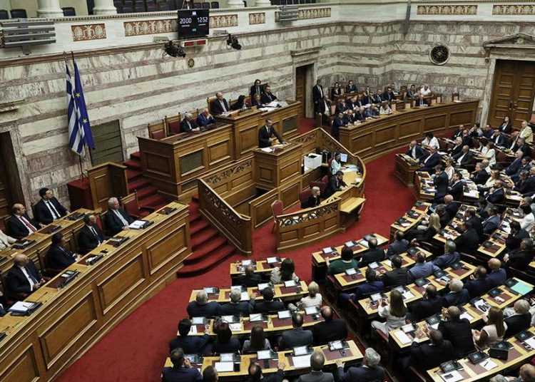 Αναθεώρηση Συντάγματος: Πρόεδρος με 151 ψήφους και άλλες μεταβολές – Πέρασαν με ευρεία πλειοψηφία