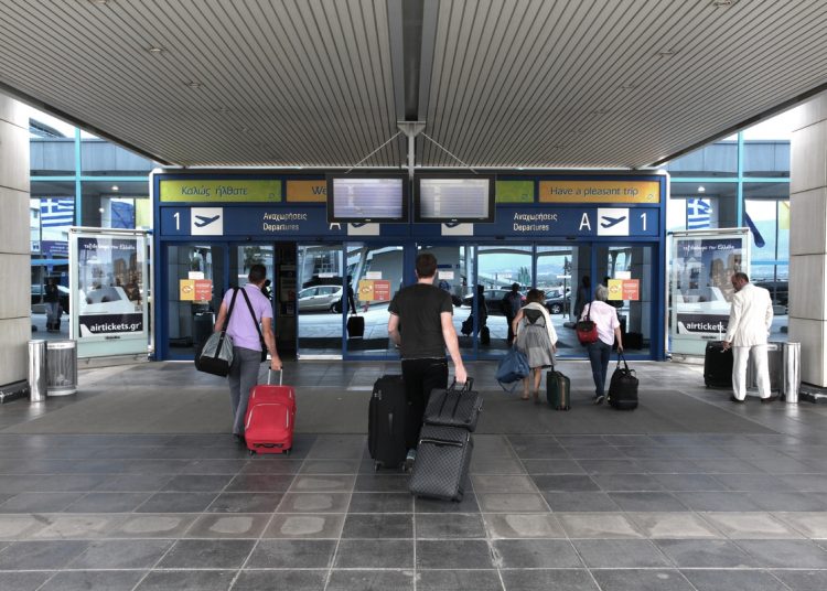 «Διαρροή εγκεφάλων» – Εφυγαν 450.000 Ελληνες στο εξωτερικό