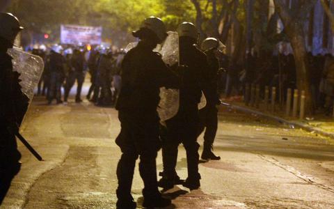 Ξύλο και δακρυγόνα στην πορεία για το Πολυτεχνείο