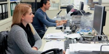 Δύο προγράμματα κατάρτισης για 13.000 νέους ανέργους