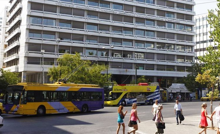 Σοκ: Επιστροφή στην ύφεση το πρώτο τρίμηνο του 2015