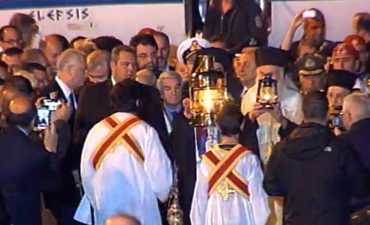 Με τιμές αρχηγού κράτους το Αγιο Φως στην Ελλάδα