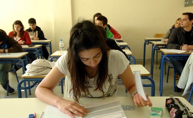 Τι αλλάζει σε Πανελλαδικές, πρότυπα και πειραματικά σχολεία