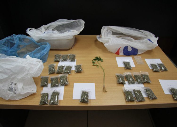 Τραγανό: Συνελήφθησαν δύο άτομα για λαθραία τσιγάρα και ναρκωτικά.