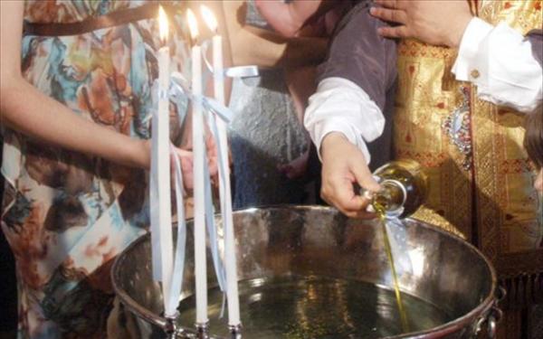 Ζευγάρι πιάστηκε στα χέρια στη βάπτιση του παιδιού του για το… όνομα!