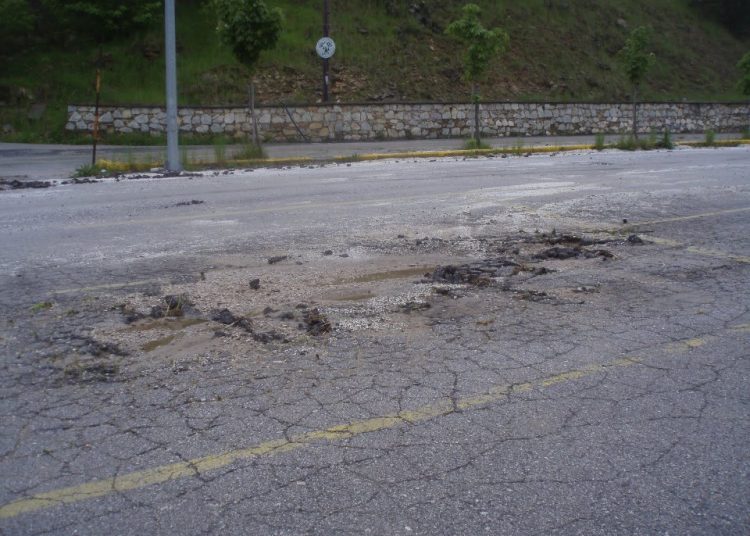 Σε άθλια κατάσταση το οδικό δίκτυο Θολού – Φιγαλείας