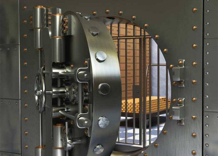 3 δισκέτες-φωτιά με ονόματα και διευθύνσεις. Ο άνεργος  και ο «αμαρτωλός» ιερέας