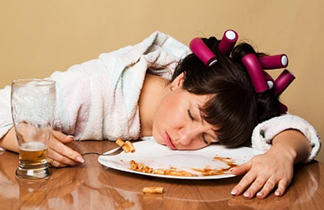 Υπνηλία: Γιατί νυστάζουμε συνεχώς – Τρόποι αντιμετώπισής της