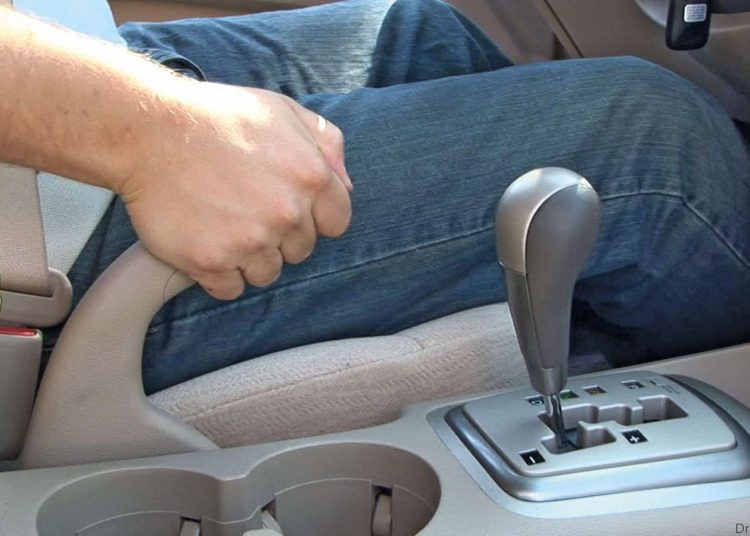 “Χειρόφρενο” στις μεταβιβάσεις αυτοκινήτων