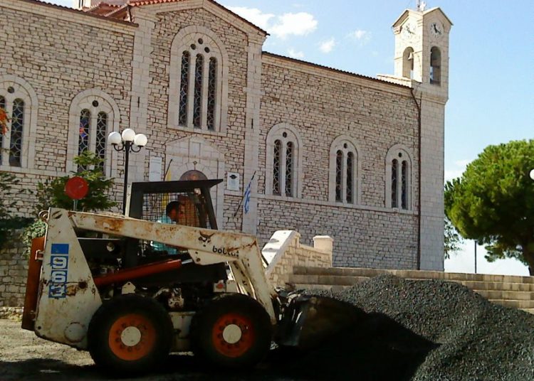 Φιγαλεία: Έργα ασφαλτόστρωσης στο οδικό δίκτυο (φωτο)