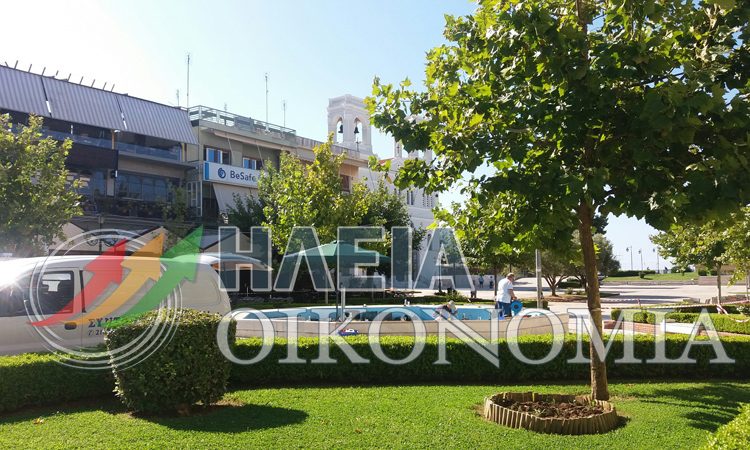 Συντριβάνι στολίδι στην κεντρική πλατεία του Πύργου