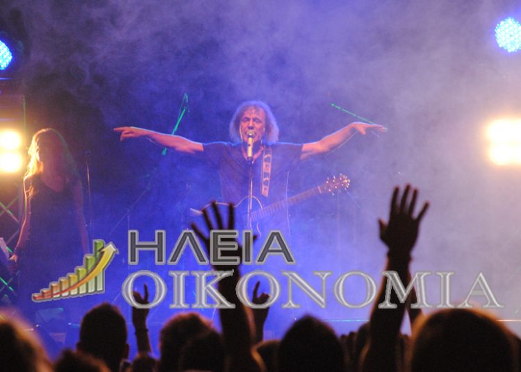 ΦΩΤΟ – Μαγική βραδιά με τα τραγούδια του Β. Παπακωνσταντίνου στον Πύργο