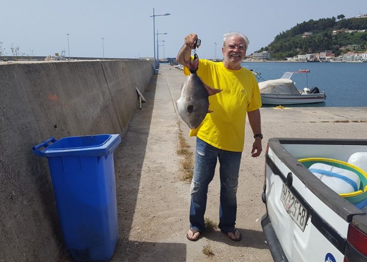 Το έπιασε ή το αγόρασε;